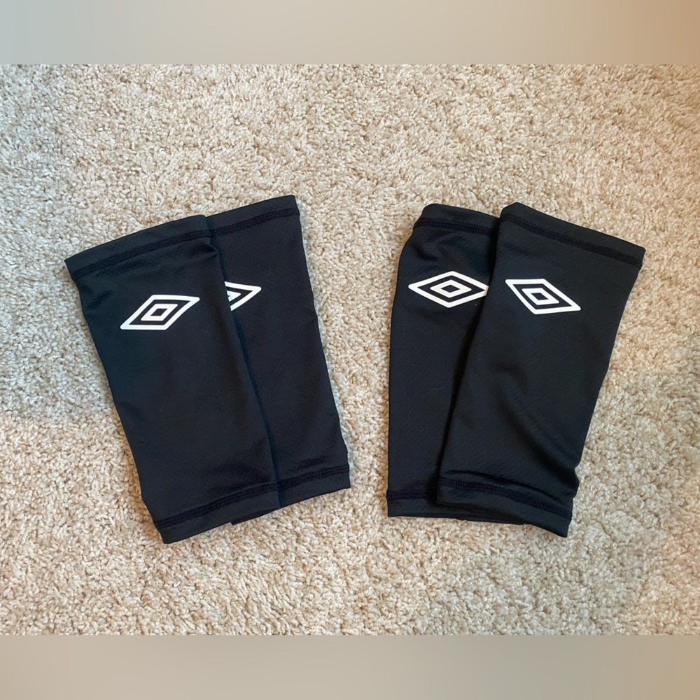 Umbro Youth Guard Lock Soccer Shin Guard Sleeves (2)